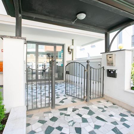 Residence Villa Dei Pini Rimini Exteriör bild