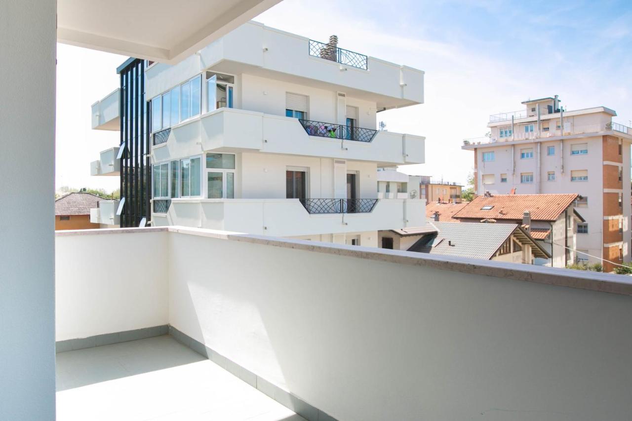 Residence Villa Dei Pini Rimini Exteriör bild