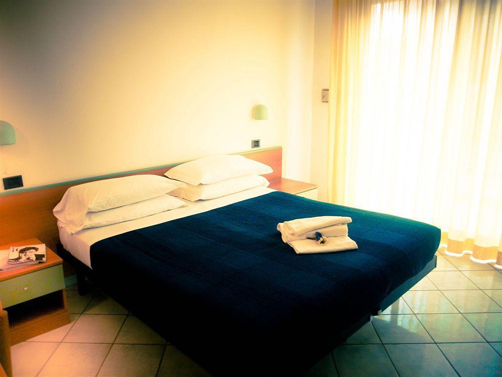 Residence Villa Dei Pini Rimini Exteriör bild