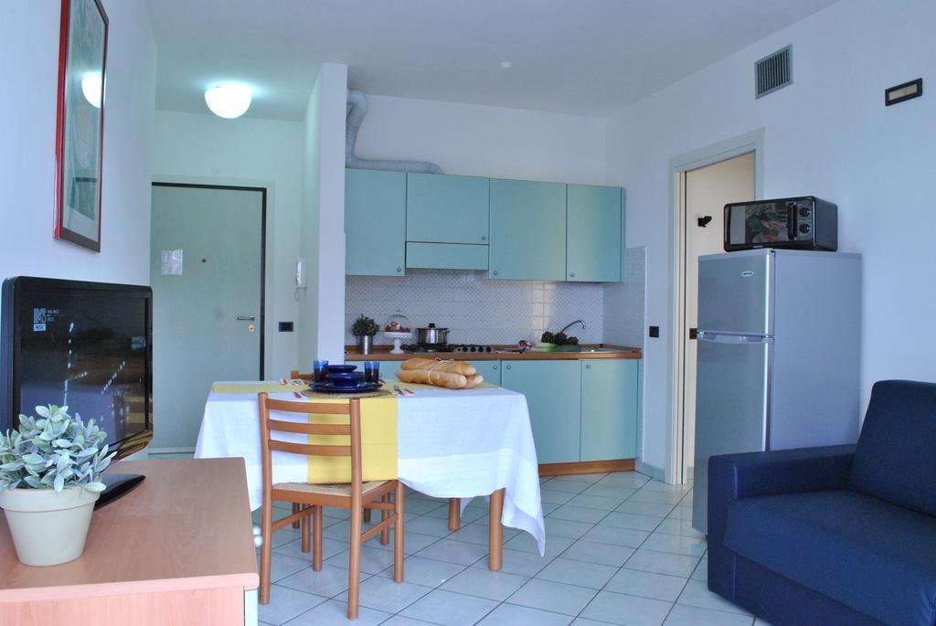 Residence Villa Dei Pini Rimini Exteriör bild