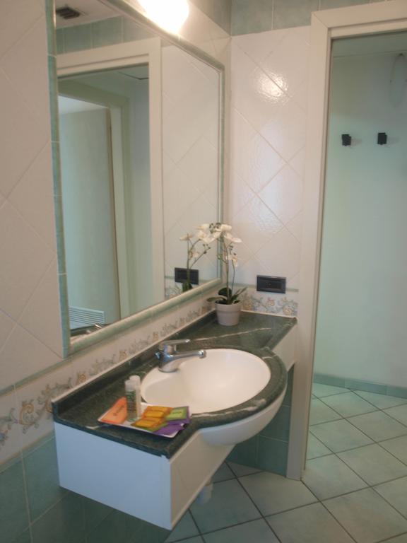 Residence Villa Dei Pini Rimini Exteriör bild